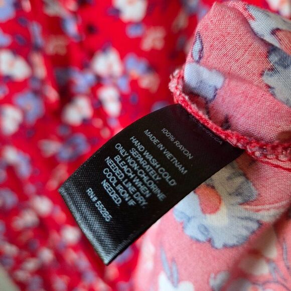 EUC EXPRESS RED FLORAL V NECK BUTTONED SHORT DRESS SIZE LARGE - Picture 14 of 16